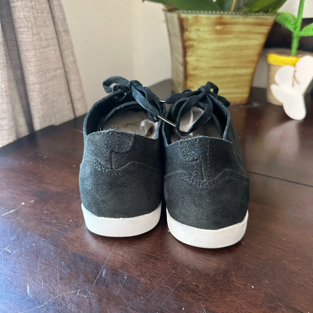 KR3W suede upper